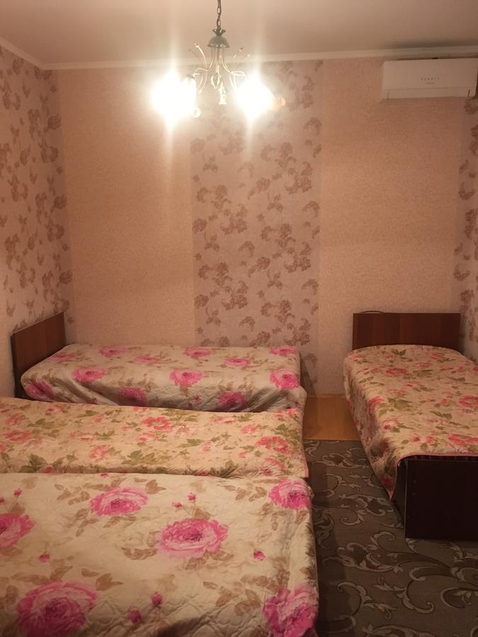 Homestay On Akademika Sakharova Sukhumi Exterior foto